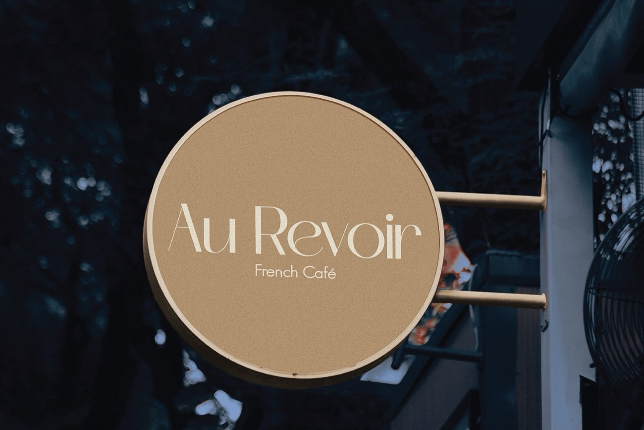 Au Revoir — لافتة المقهى